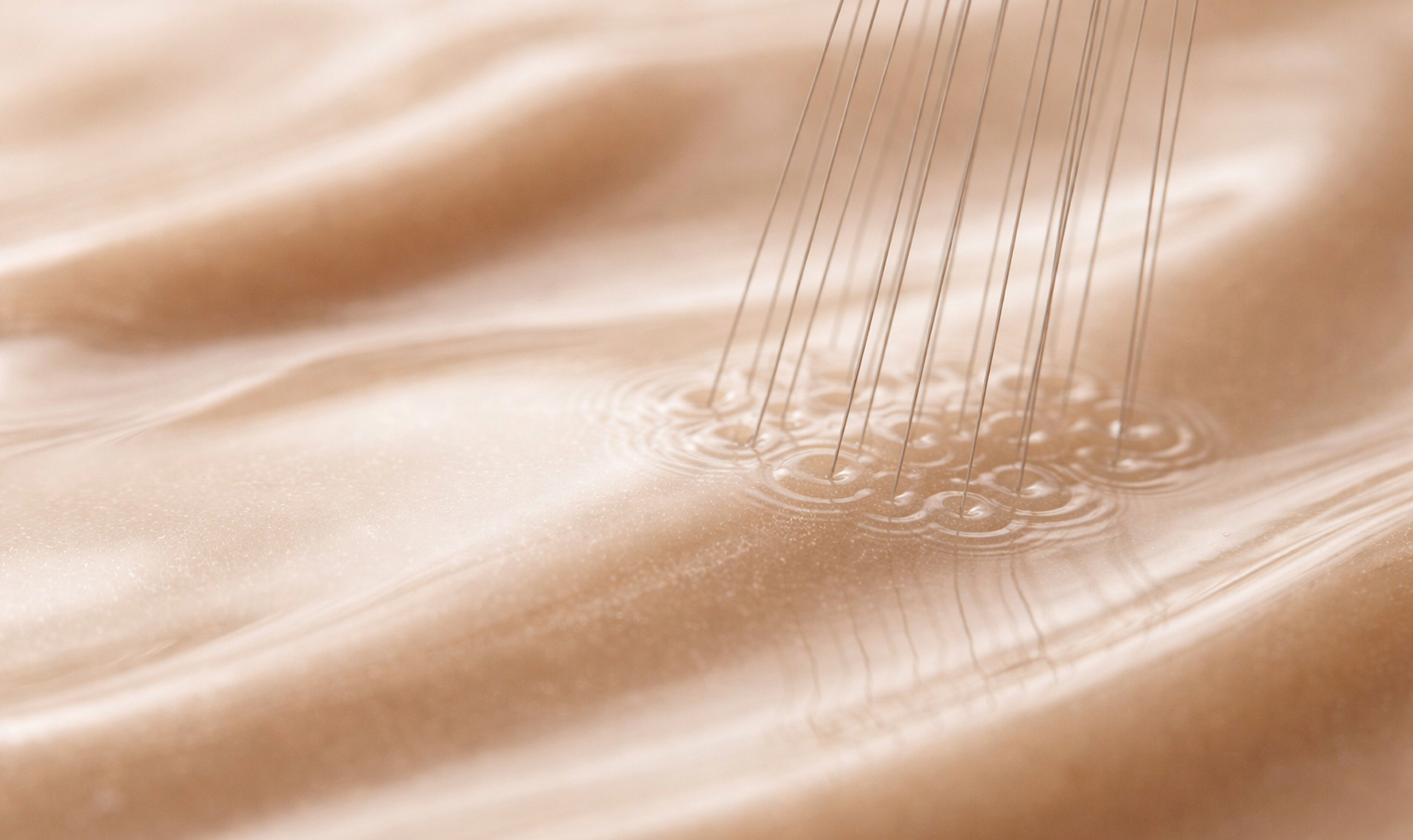 Microneedling Treatment: Wirkung, Risiken & die Alternative ohne Nadeln