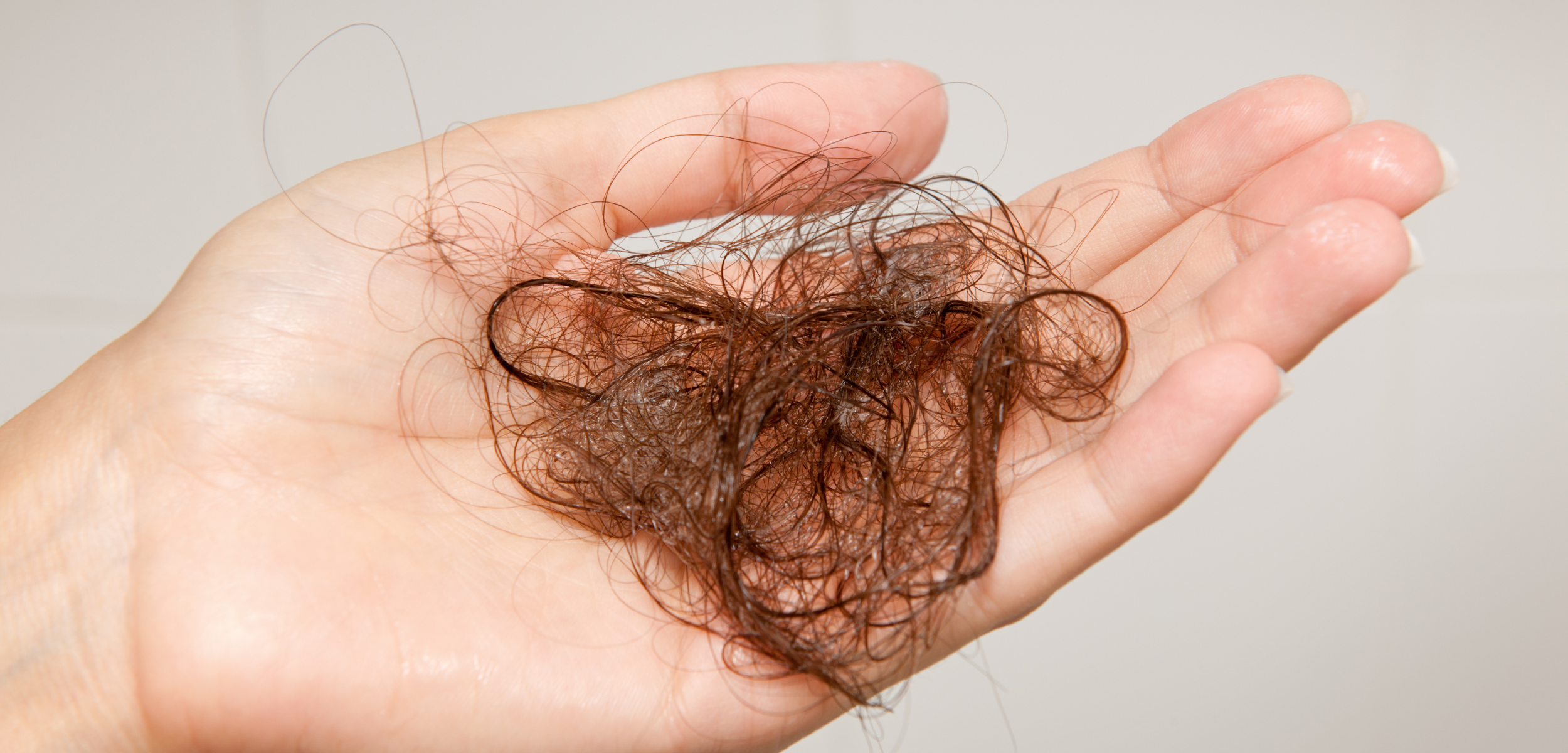 Mit diesem einfachen Trick wirst du Haarausfall auf natürliche Weise endlich los