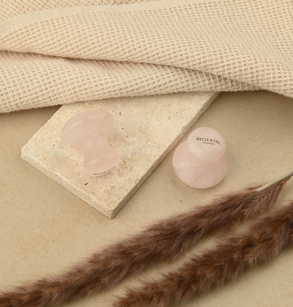Eye Flowies Rose Quartz | Natural lifting tool